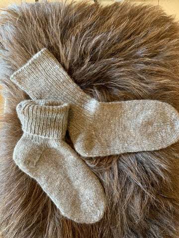 Hand Knit Qiviut Socks Made in Alaska by Qiveut Designs
Natural Brown
Made of 70% Qiviut and 30% Merino Wool
Hand Knitted with care and special attention to your needs
