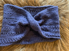100% Qiviut Mobius a Smoke Ring Style by Qiveut Designs
Hand Dyed Dark Blue
Hand Knit Mobius using circular needles and a twisted cast on

Circular Lace Neck Scarf&nbsp;

Hand Knit Lace Pattern is different on each Lace Mobius

Twist keeps the scarf from shifting when worn around the neck