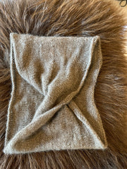 100% Qiviut Mobius a Smoke Ring Style by Qiveut Designs
Natural Brown
Hand Knit Mobius using circular needles and a twisted cast on

Circular Lace Neck Scarf&nbsp;

Hand Knit Lace Pattern is different on each Lace Mobius

Twist keeps the scarf from shifting when worn around the neck