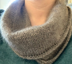 100% Qiviut Mobius a Smoke Ring Style by Qiveut Designs
Natural Brown
Hand Knit Mobius using circular needles and a twisted cast on

Circular Lace Neck Scarf&nbsp;

Hand Knit Lace Pattern is different on each Lace Mobius

Twist keeps the scarf from shifting when worn around the neck