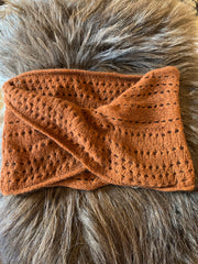100% Qiviut Mobius a Smoke Ring Style by Qiveut Designs
Hand Dyed Willow
Hand Knit Mobius using circular needles and a twisted cast on

Circular Lace Neck Scarf&nbsp;

Hand Knit Lace Pattern is different on each Lace Mobius

Twist keeps the scarf from shifting when worn around the neck